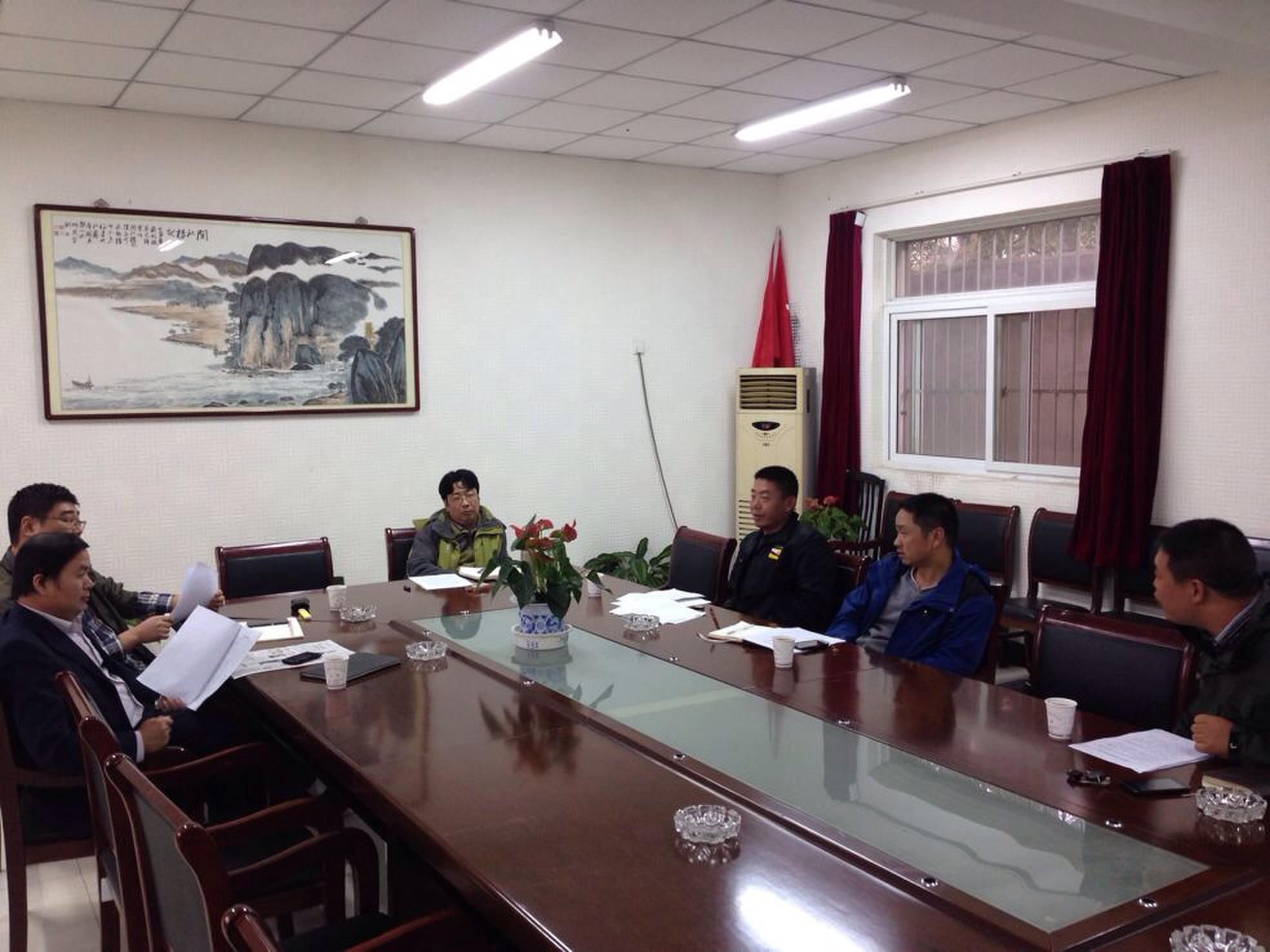 JN江南·(中国区)体育官方网站集团召开小型器具安全使用规范讨论会