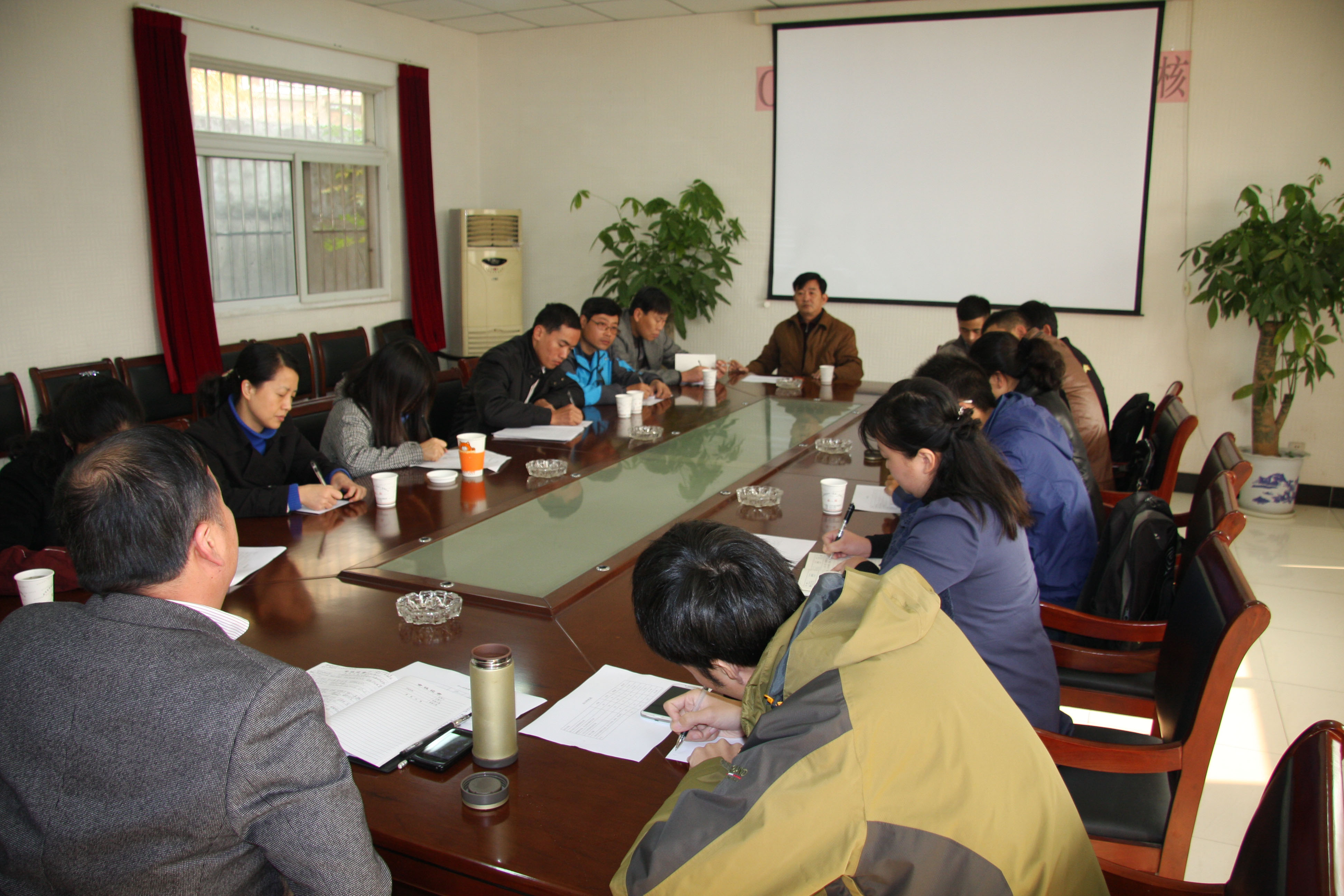 JN江南·(中国区)体育官方网站集团召开关于加强施工现场材料管理讨论会