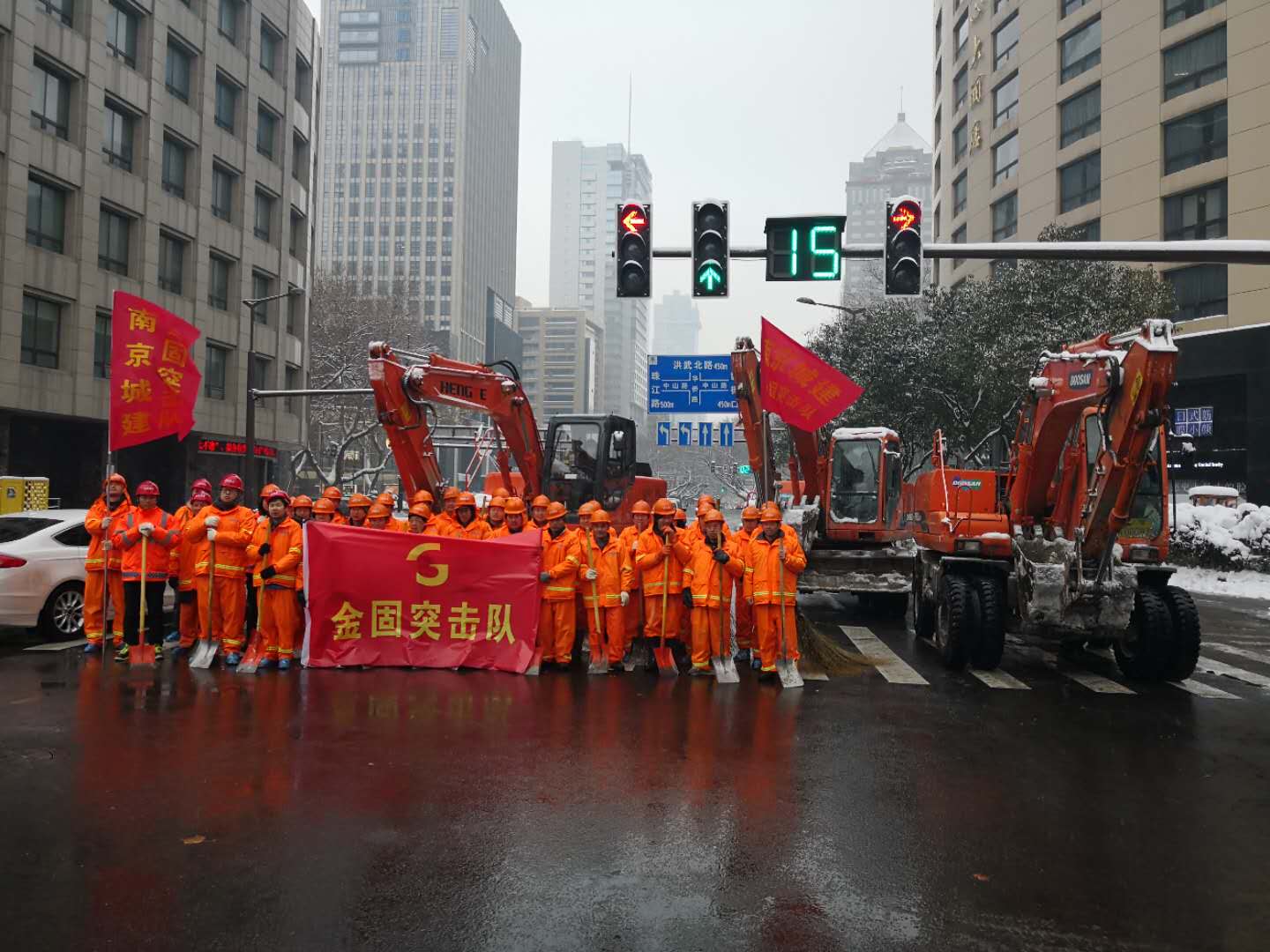 JN江南·(中国区)体育官方网站集团1.27-1.28除雪行动纪实